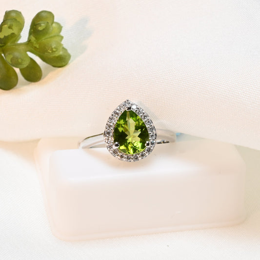 VMA Luxe Vault · Pear Peridot & Lab-Grown Diamond Ring · Fine Setting